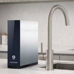 sistema de ósmosis inversa Origen Aqua instalado bajo fregadero para obtener agua purificada y equilibrada