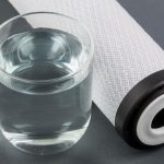 Comparativa de sistemas de filtración de agua: ósmosis inversa y filtro de carbón activado en cocina